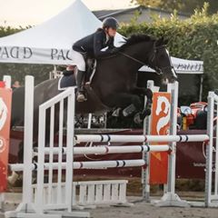 Equitation près de Rennes - Elsa monitrice diplômée chez André Sport Equestre : poney-club / centre équestre de Tinténiac